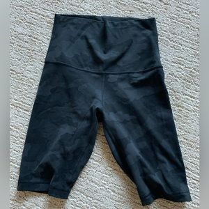 Lululemon Womens Align 8” shorts